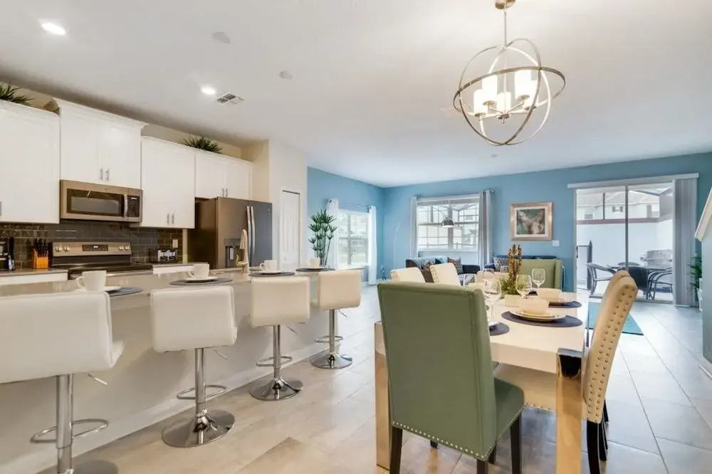 5-Bed Th, Well Appointed & Sure To Please! 1551 Sd Townhouse