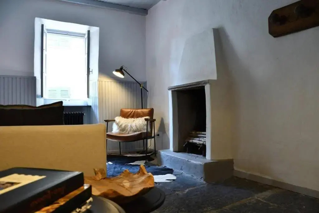 Rocks apartment Colonno