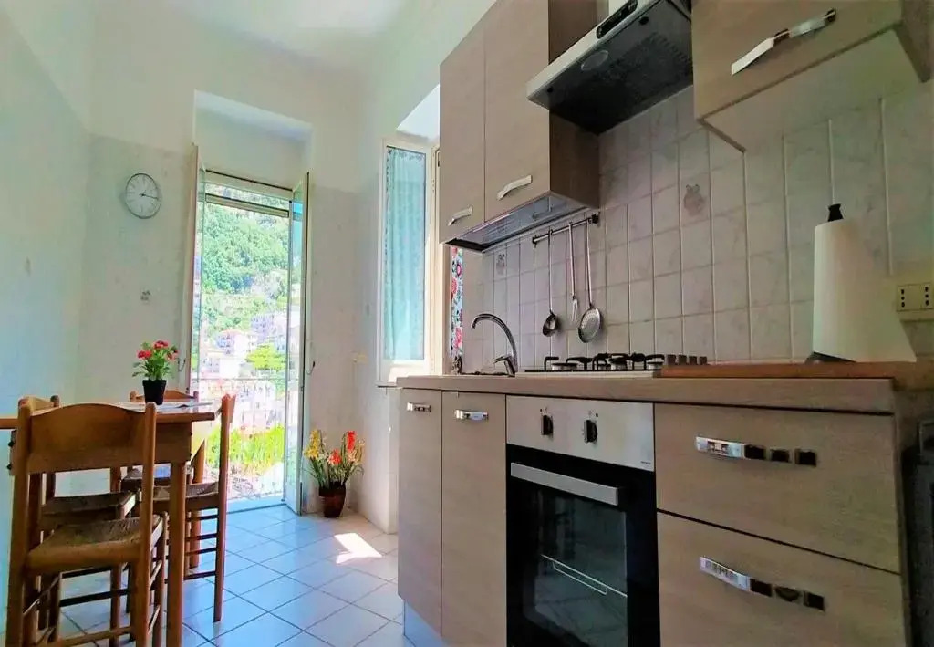 CASA Via Salita Monte, 98 - Cozy Private House with Two Bathrooms-Trekking Lovers - Town View