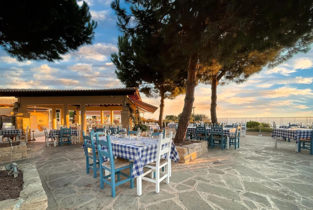 2 bedroom Villa Loukia with private pool and gardens, Aphrodite Hills Resort