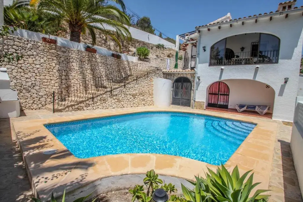 Linda - modern villa with splendid views in Benissa