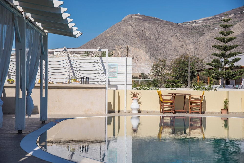 1-bed Apt at Bella Santorini, Near Perivolos Beach