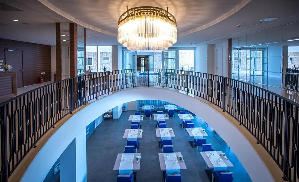 Royal Blue Hotel