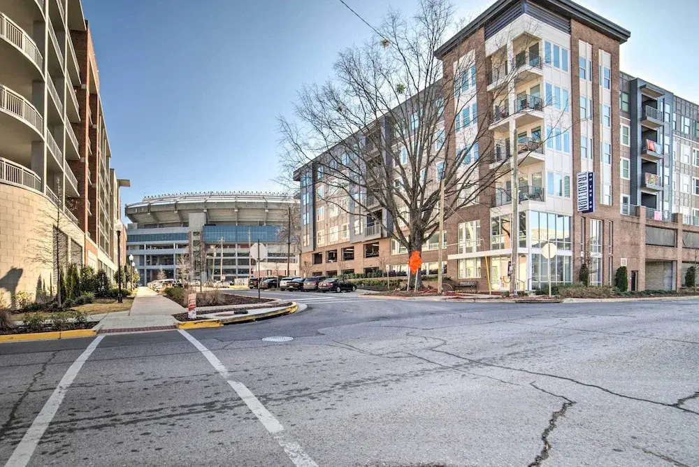 Modern Retreat ~ 1/2 Mi to Bryant-denny Stadium