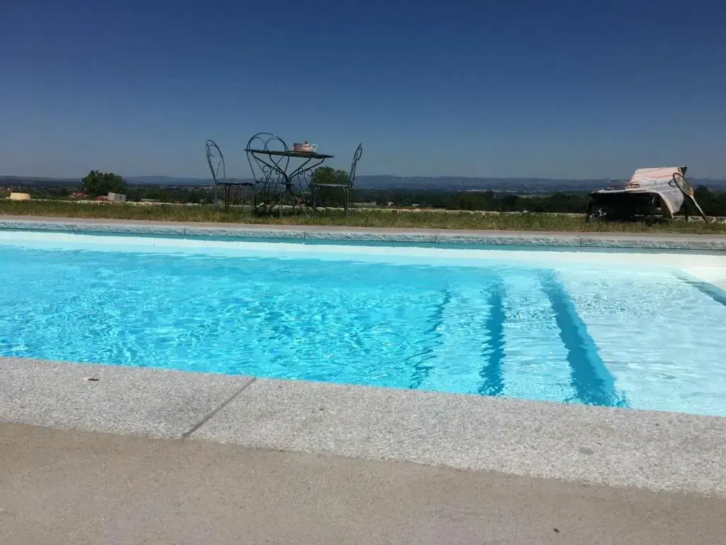 Gîte confortable avec piscine et animaux admis à Saint-André-dApchon - FR-1-496-143