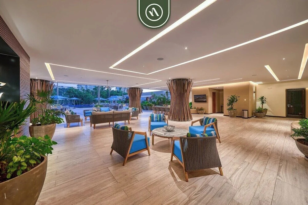 Luxury 2 BR Condo Near Golf Courses and Marina