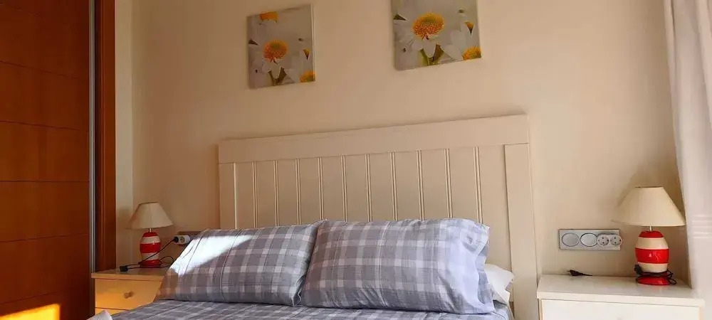 Lovely 2 Bedroom, 2 Bathroom Apartment With Pool