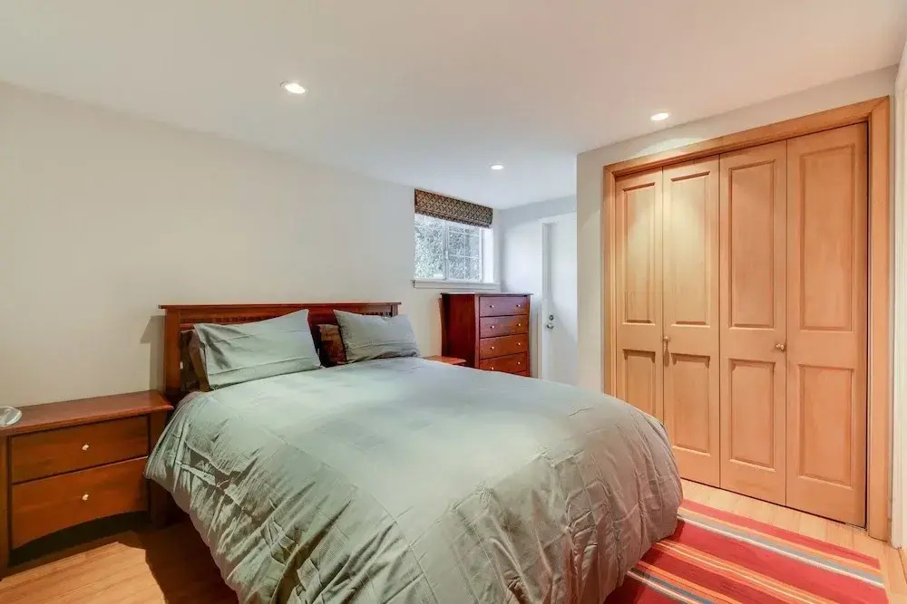 Aesthetically Elegant Downstairs Unit In Oakland 1 Bedroom Apts by Redawning