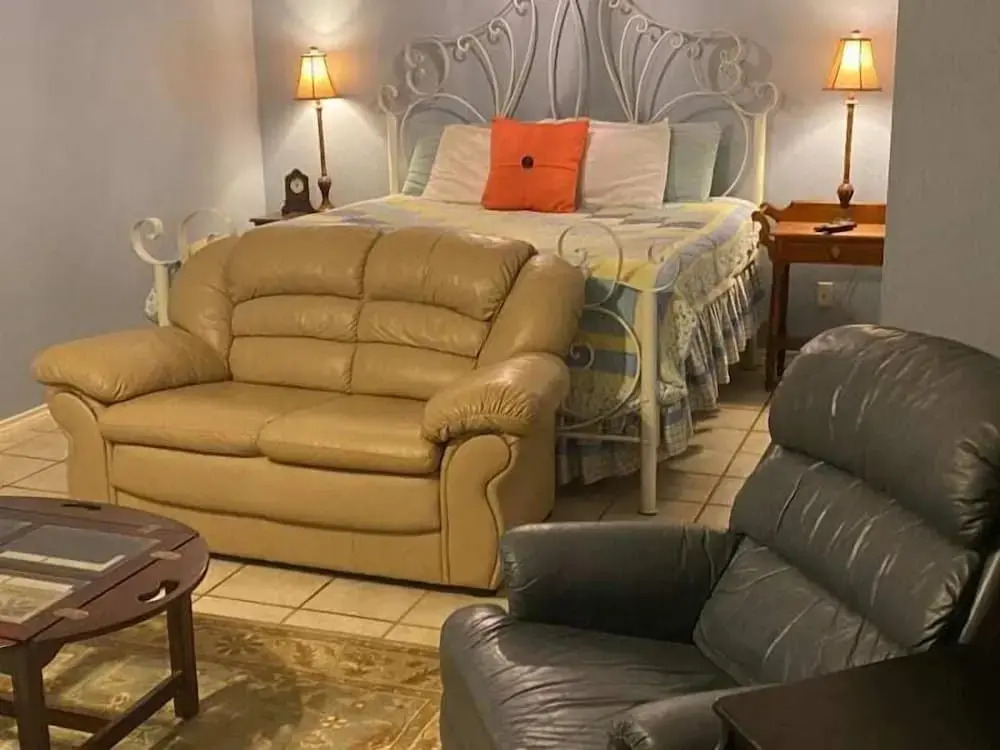 Chantilly Lace Country Inn - Bed And Breakfast - Adult Only