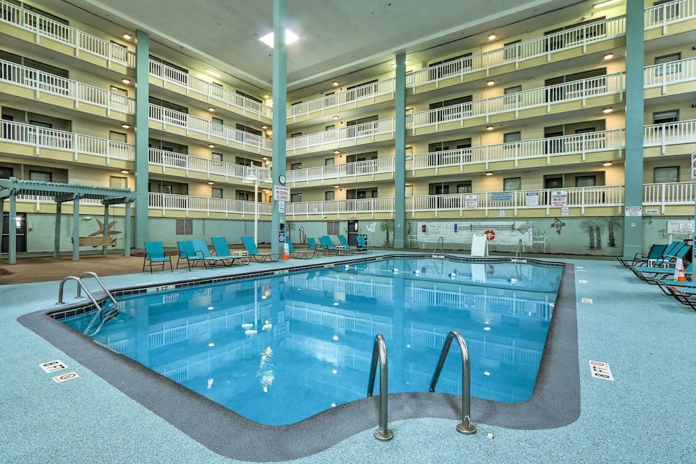 Hilton Head Resort Condo w/ 4 Pools: Walk to Beach