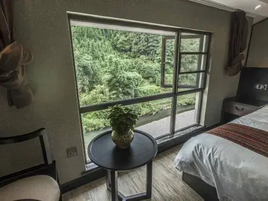 Longji Longbao Zhuangjia Hotel