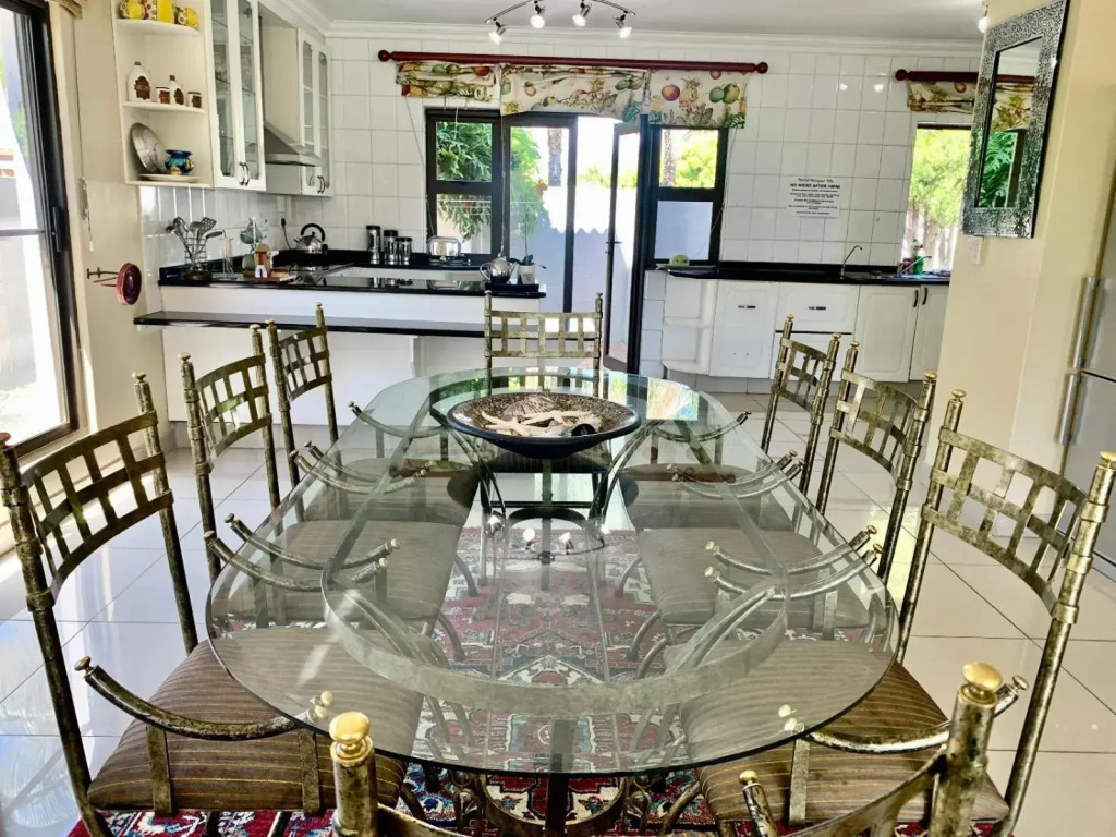 Westlake Waterfront Villa - Entire Villa