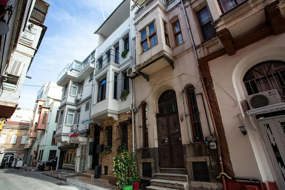Sayina Hotel