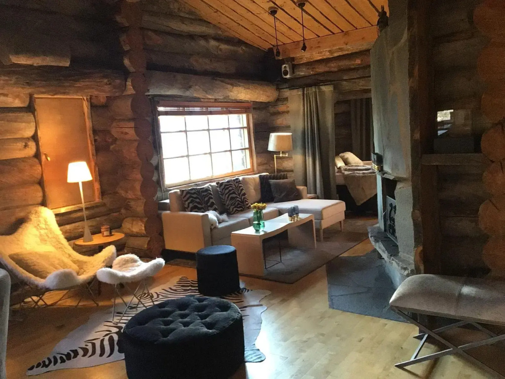 Kuukkeli Log Houses Teerenpesä