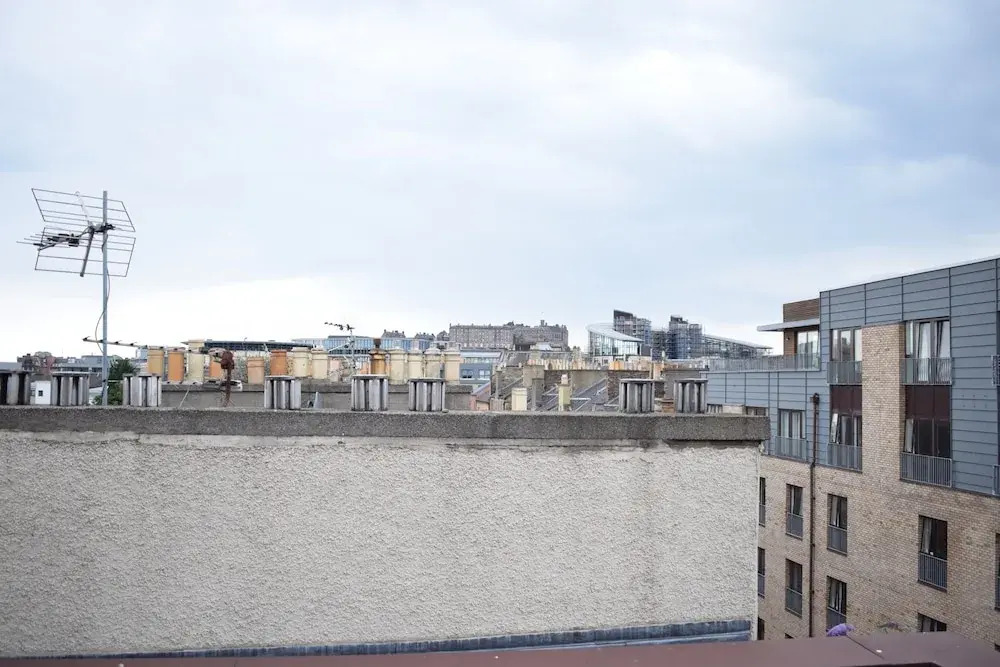 2 Bedroom Penthouse With Balcony and Castle Views