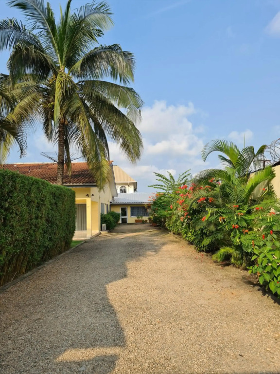 Sompteuse villa avec piscine à 5 min de la plage