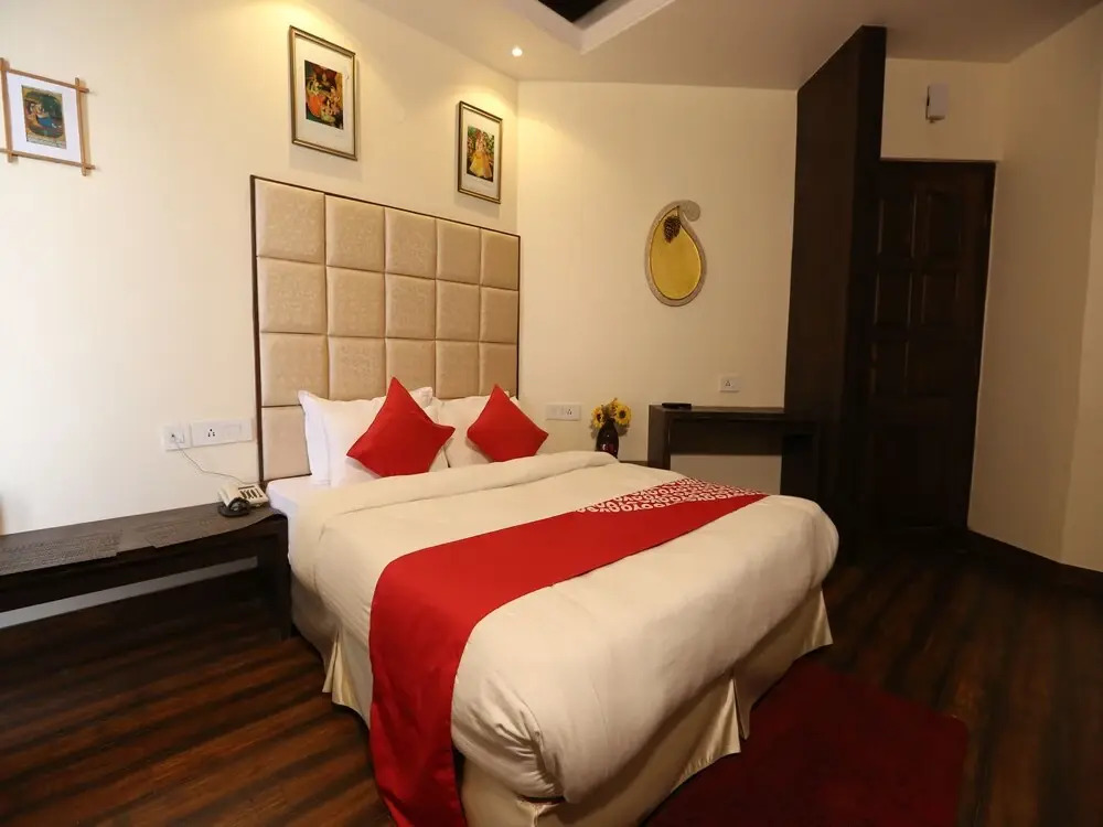 OYO 14170 Kufri Star Inn
