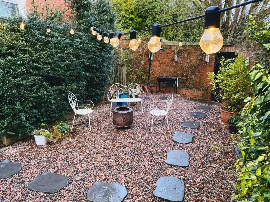 Isolated Self'contained Studio in leafy Belfast