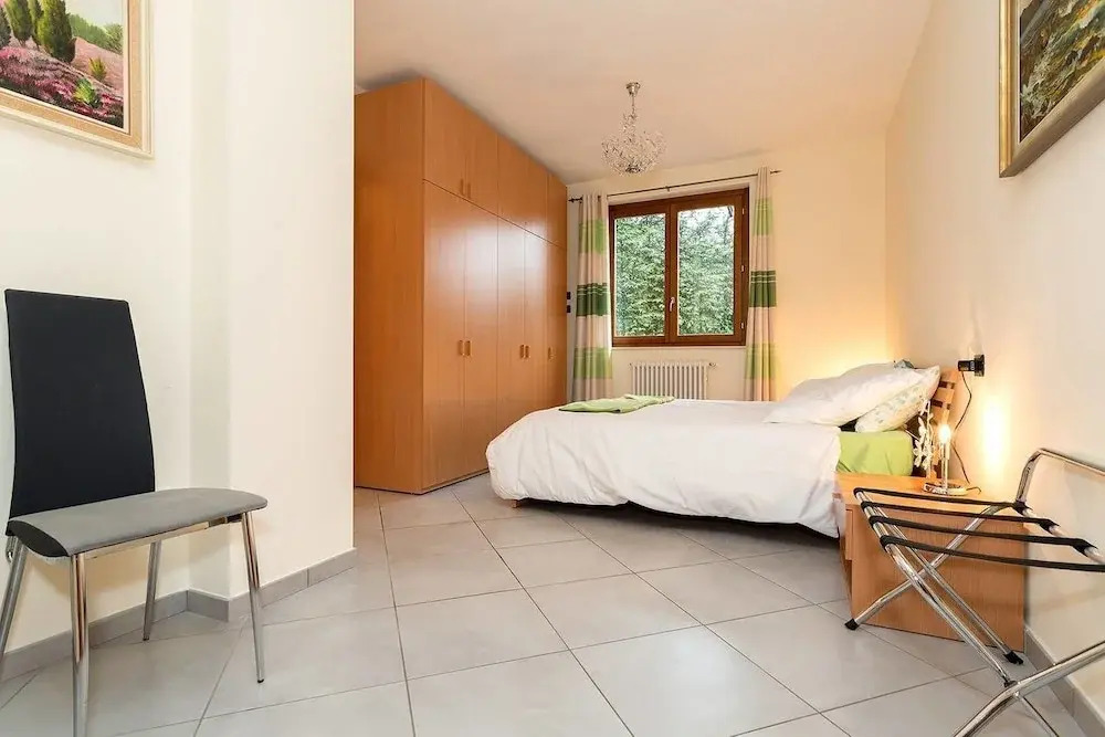 Contemporary 3 Bed Apartment With Lake Views, Wifi, Near Village