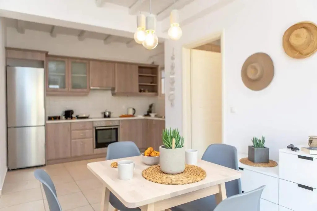 Sorokos Suite 8