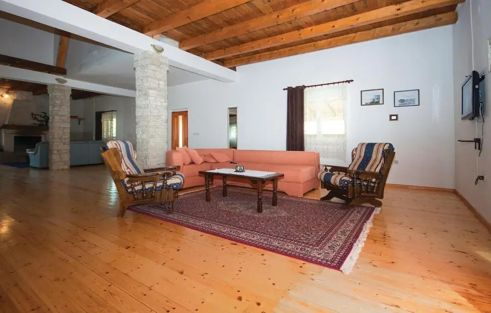 Amazing Home in Lozovac with Hot Tub, WiFi & 4 Bedrooms