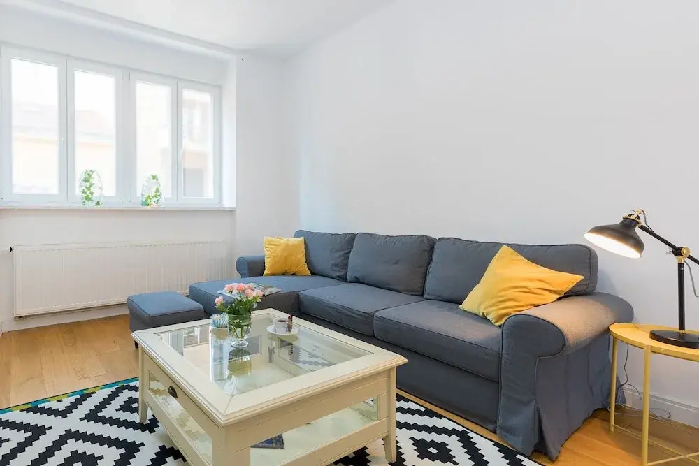 2BDR Design Apartment with Beautiful Terrace View