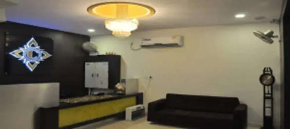 Hotel Crossroad by OYO Rooms