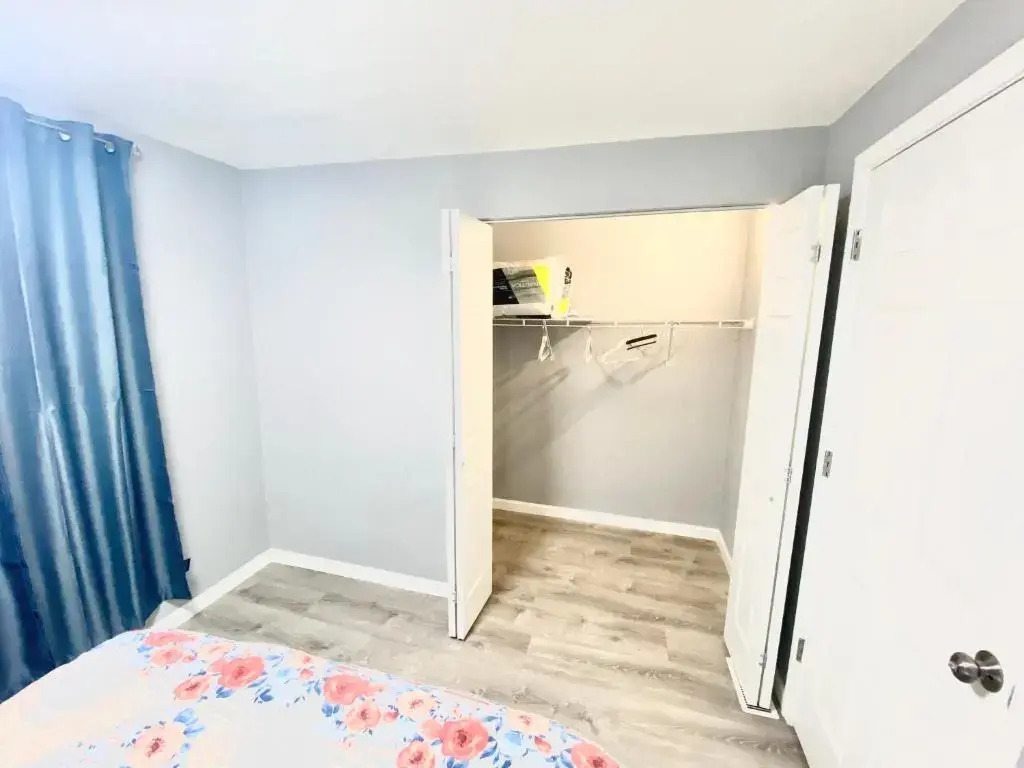 EMALUX Condo Near Downtown,Bus,Train,Hospitals,United-Center,Fulton Market