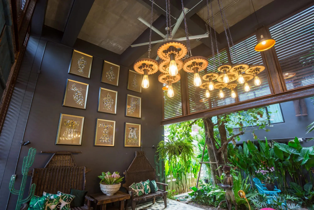 River Art Hotel