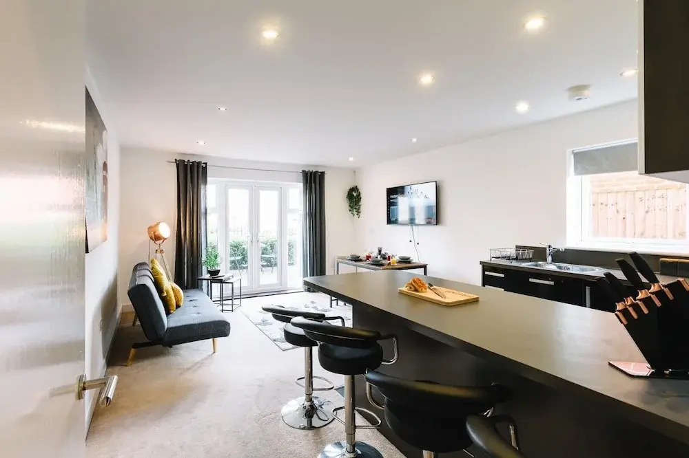 Palmerston House 2 Bedroom Apartments, Reading - 2 Bathroom with Parking