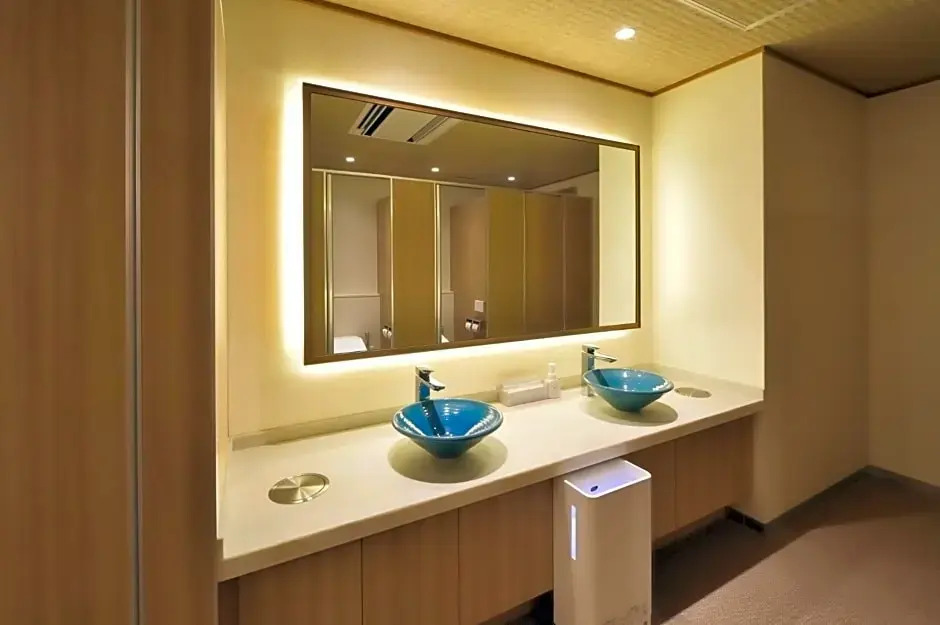 Cabin & Capsule Hotel J-SHIP Osaka Namba