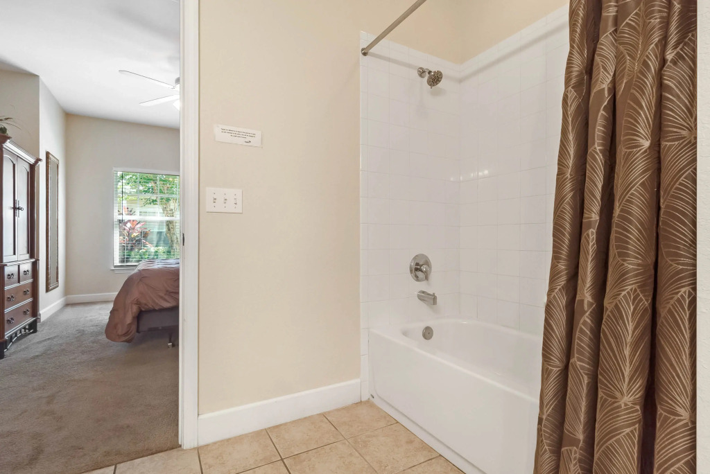 3 Bd 2 Ba Lucaya Village 2-107