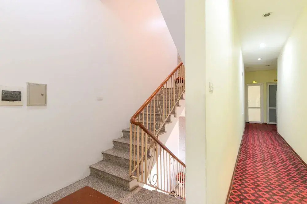 WestLake Hotel HN - by BAY LUXURY