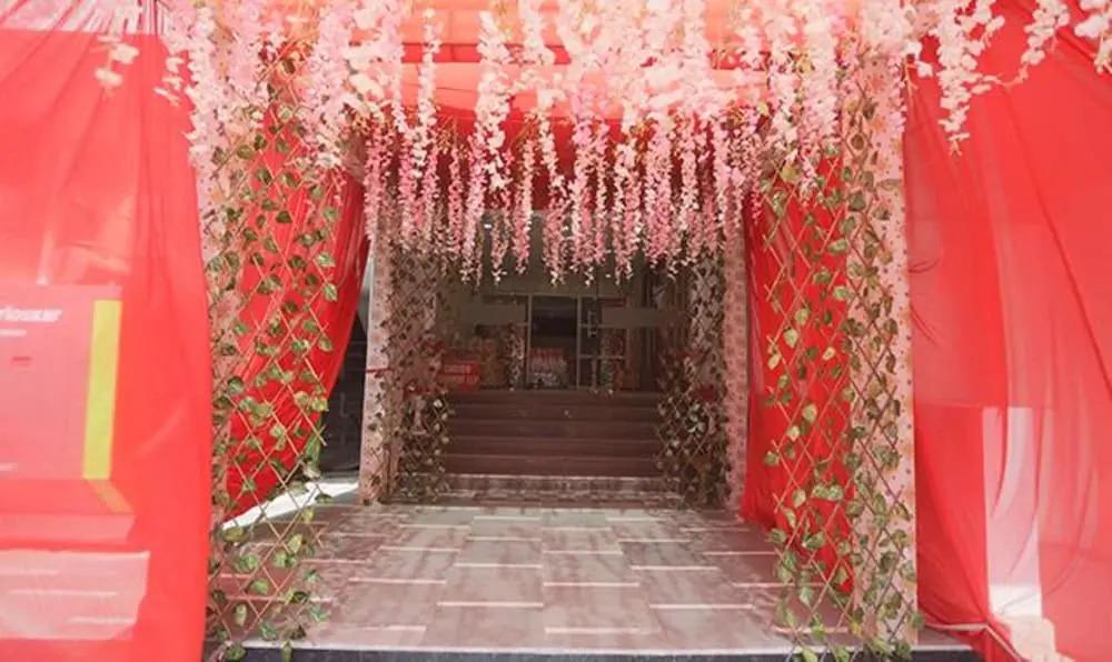 Fabhotel Cosmos