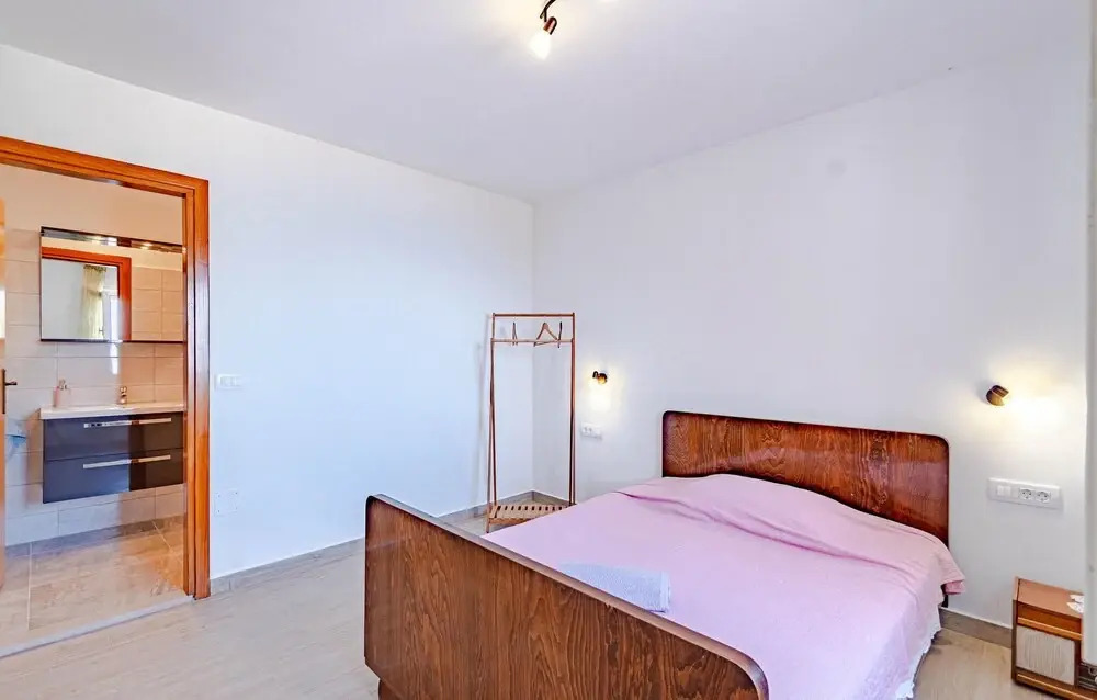 Amazing Home In Blato