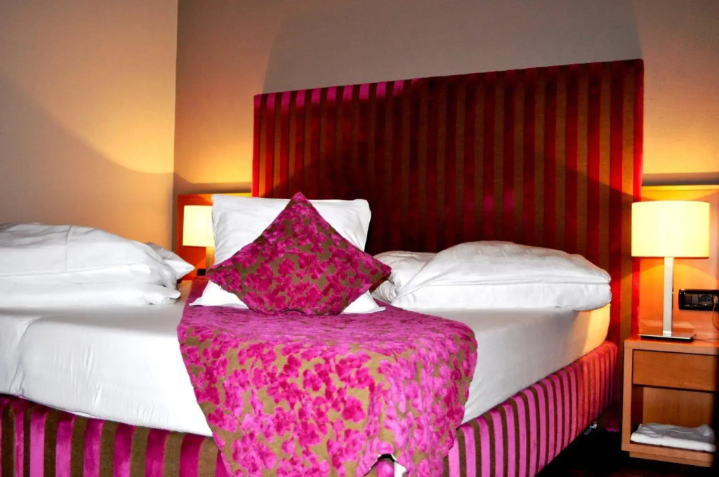 Flora Hotel & Suites
