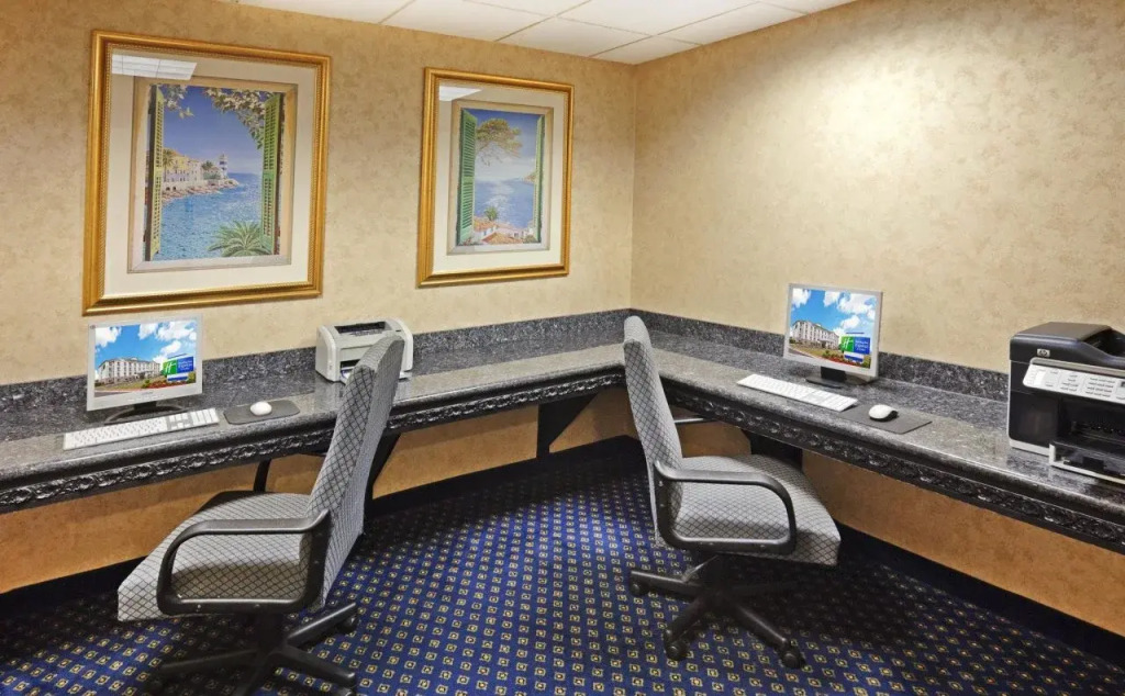 Holiday Inn Express Hotel and Suites Jenks by IHG