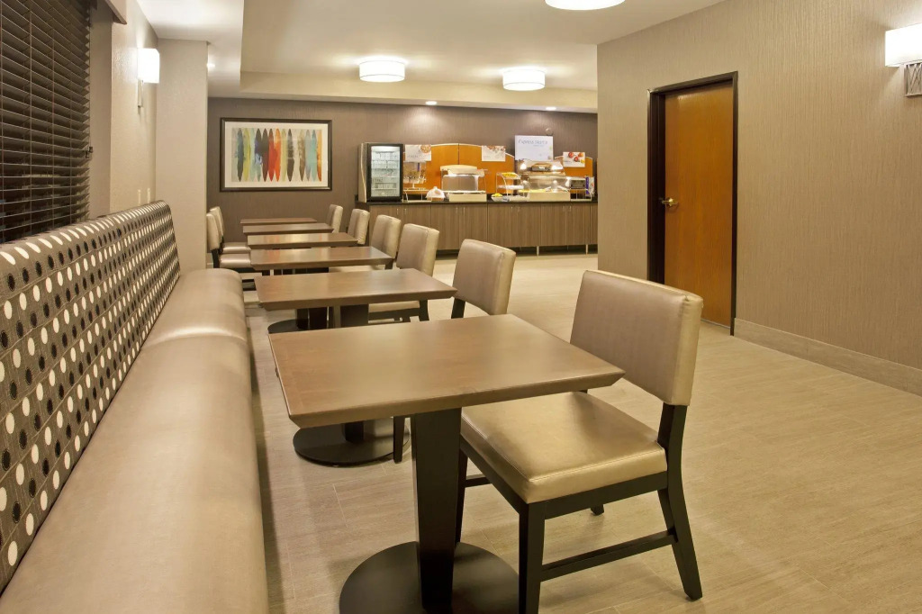 Holiday Inn Express Hotel & Suites Minneapolis - Minnetonka by IHG
