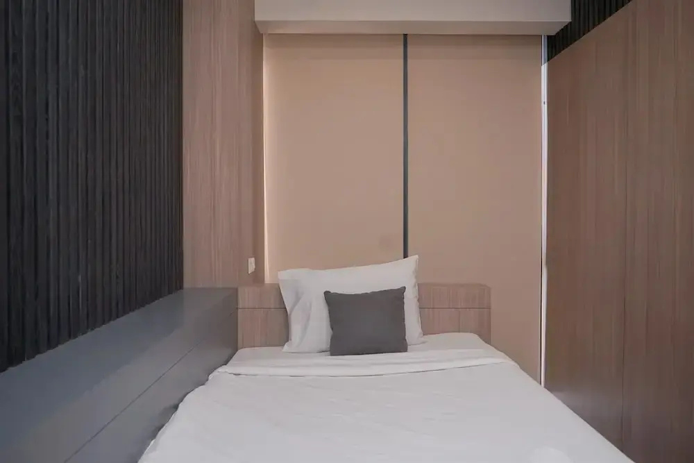 Comfy And Modern Look 2Br At Yukata Suites Apartment