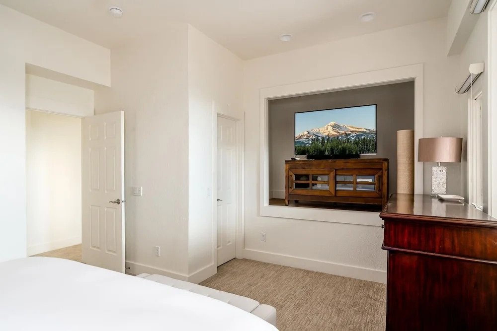 Saddle Ridge D1 3 Bedroom Condo by Moonlight Basin Lodging