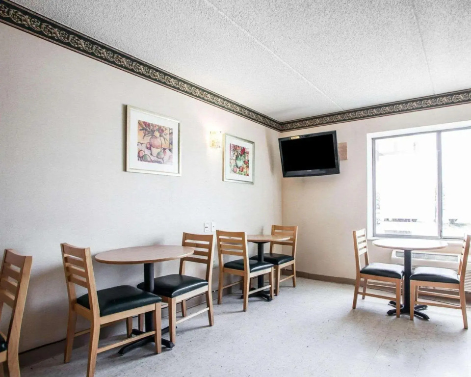Rodeway Inn & Suites Milwaukee Airport