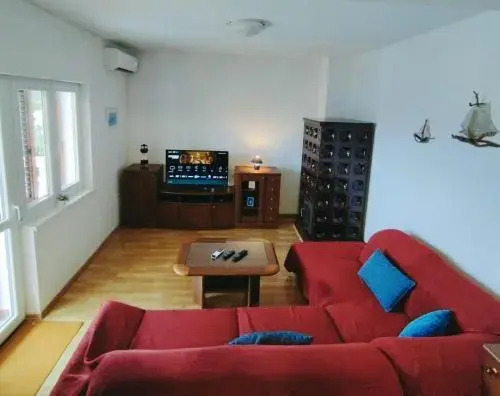 Apartments Grbac Veli Rat-Seaside