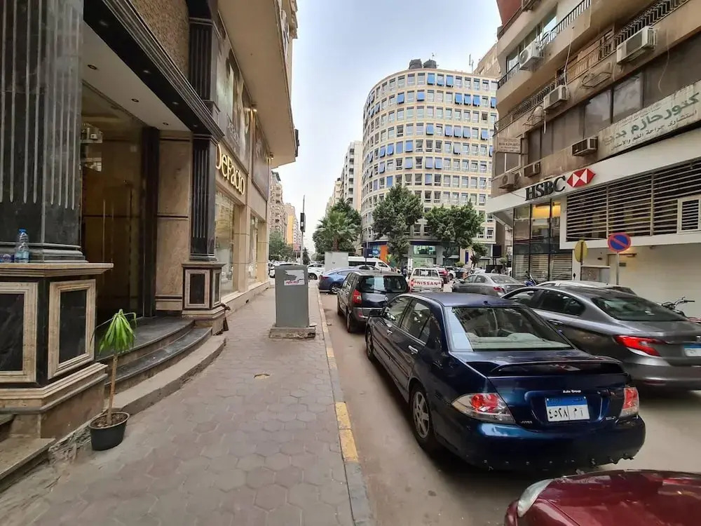 Spacious Executive Luxury Apartment With Balcony