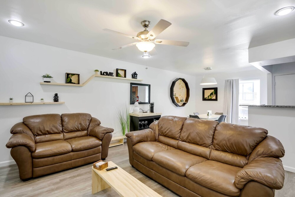 Serene Dallas Condo w/ Pool - Walkable Location!