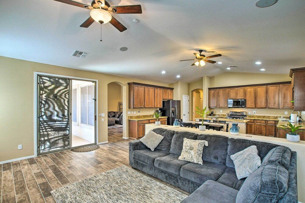 4 Mi to Surprise Stadium! Snowbird Haven w/ Pool