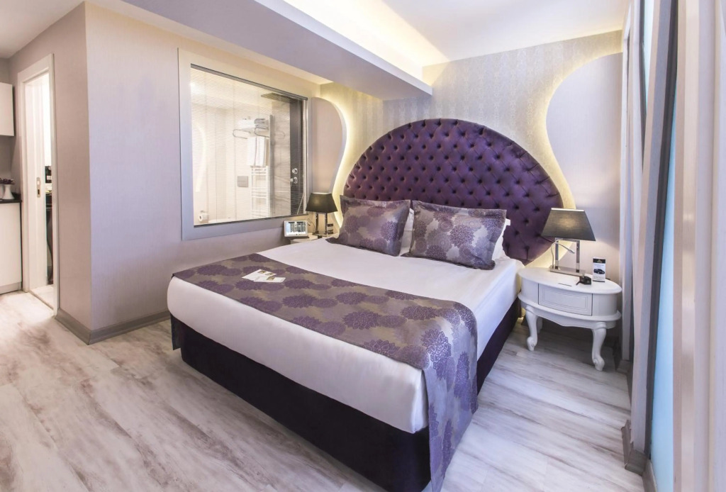 Demonti Hotel
