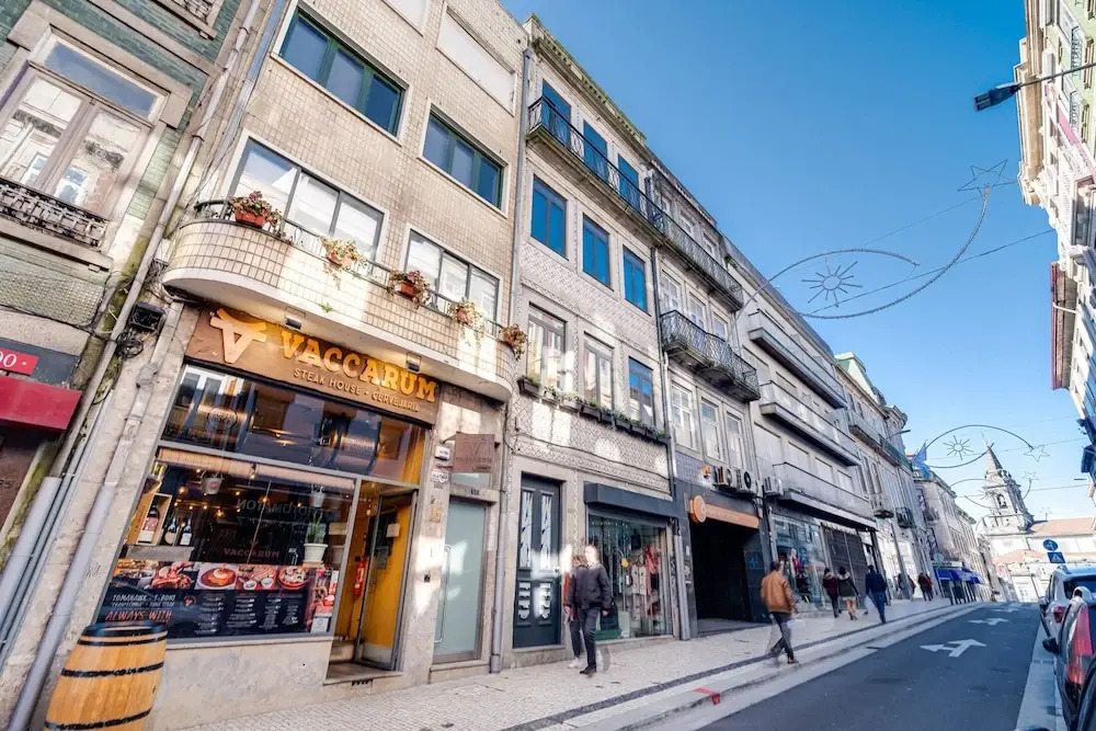 Nomad's Bolhão Market & Metro Station