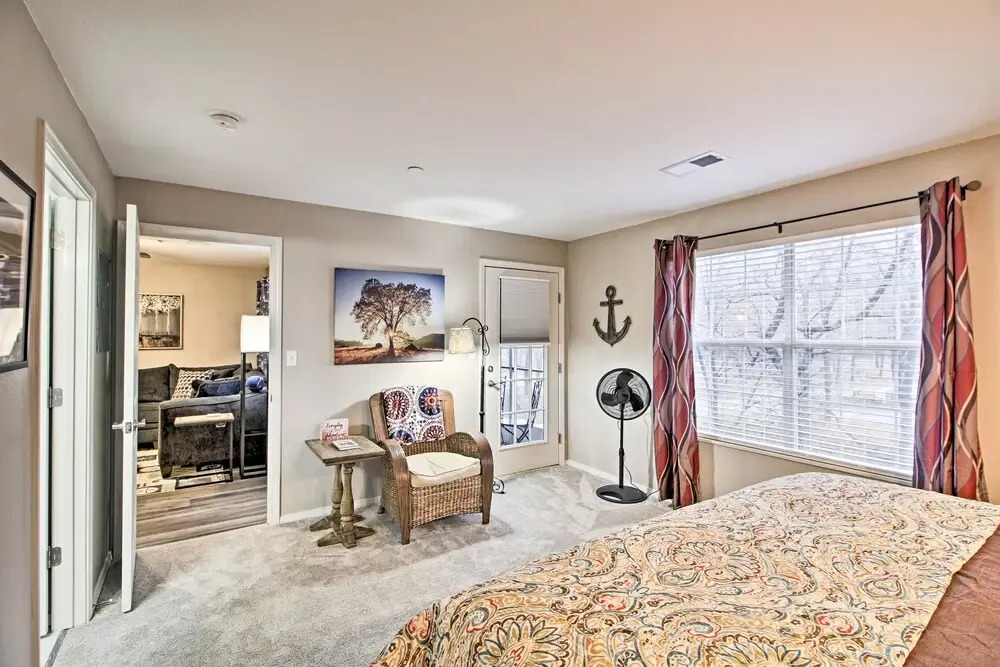 4 Mi to Strip: Cozy Lake-view Retreat in Branson