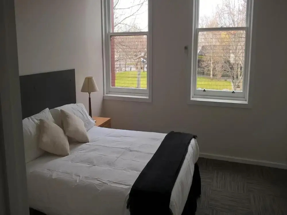 CROWN CBD Hotel - Oil Friendly Price