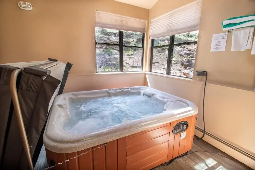 Castle Mountain Lodge